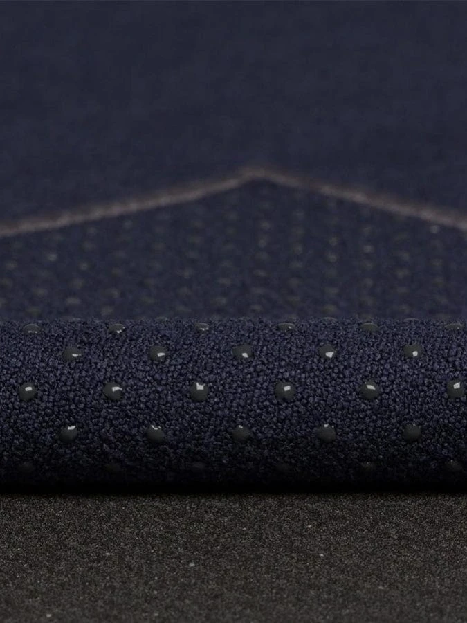 Manduka Yogitoes Yoga Mat Long Towels 79'' 6 Manduka Yogitoes Yoga Mat Long Towels 79'' - Image 4