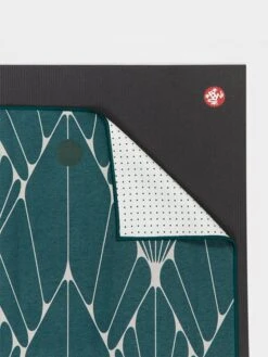 Manduka Yogitoes + Repreve Yoga Mat Towel 71'' -Yoga Supply Store nrifjy4tmbk