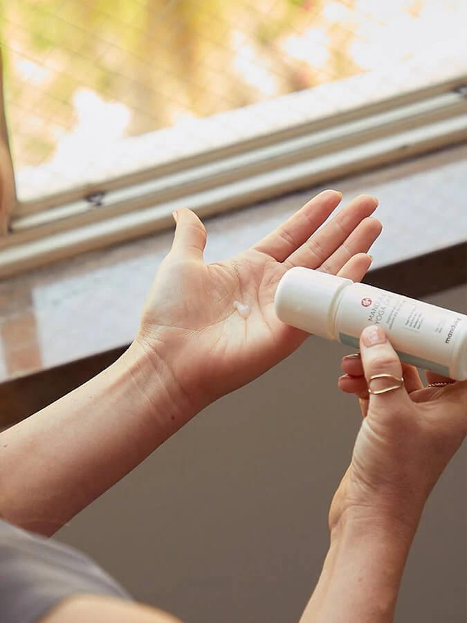 Manduka Yoga Grip Gel - Citrus - 2oz (56ml) 4 Manduka Yoga Grip Gel - Citrus - 2oz (56ml) - Image 2